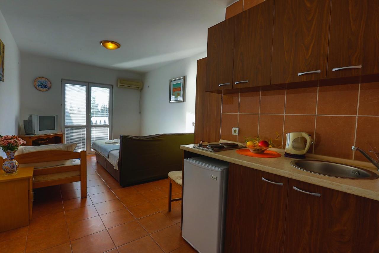 Guest House Perovic ซูโตมอเร ภายนอก รูปภาพ